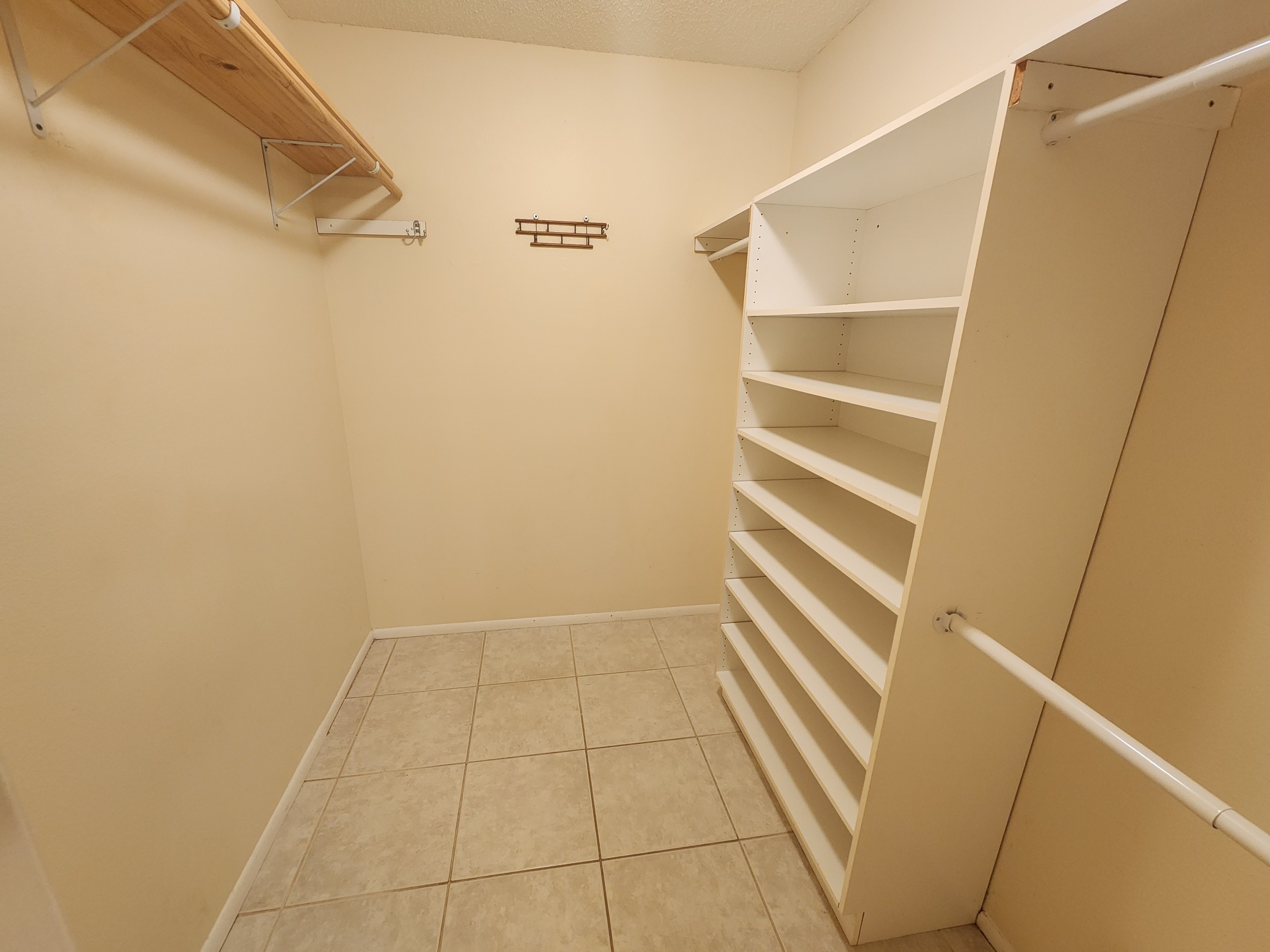 42-walk-in closet